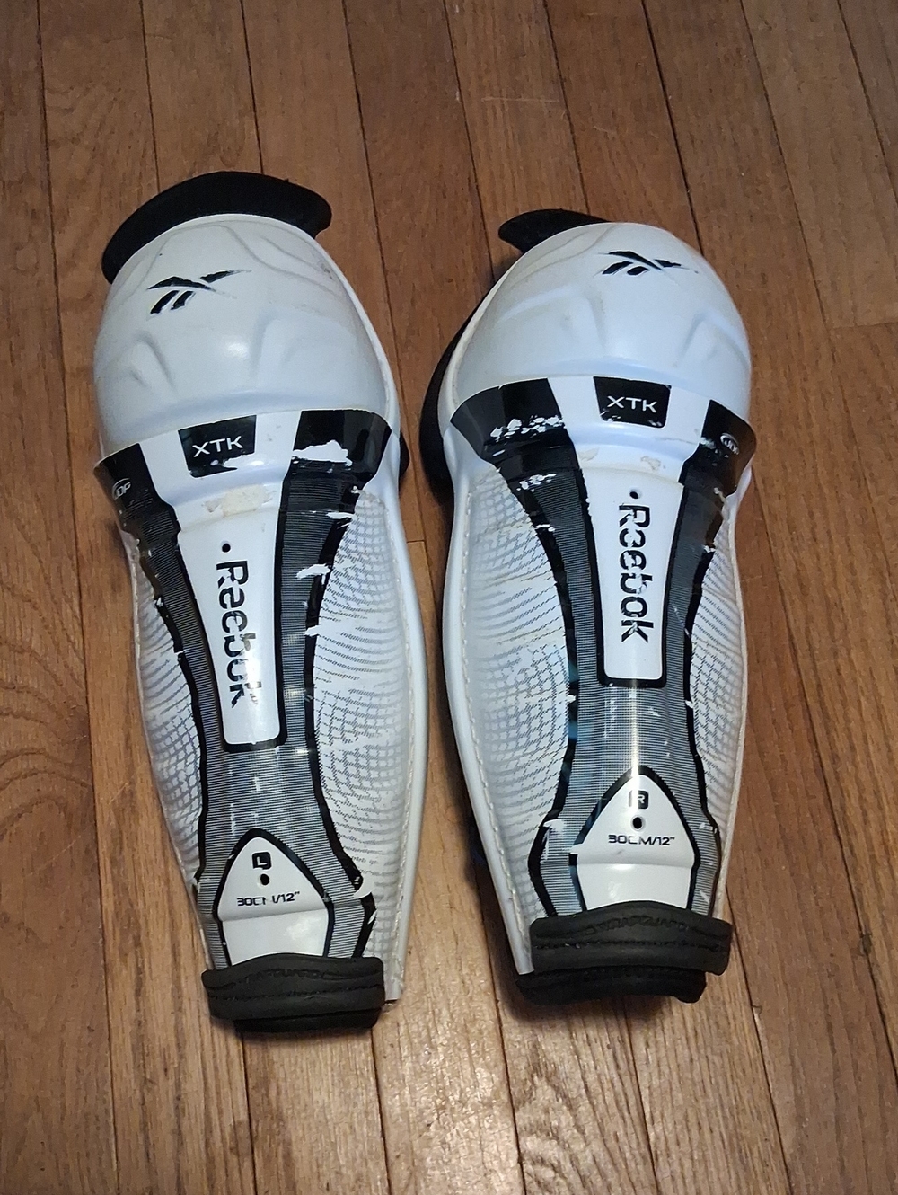 Reebok Xtk Ice Hockey Shin Gaurds 12" Ages 10-12yrs Shin Pads